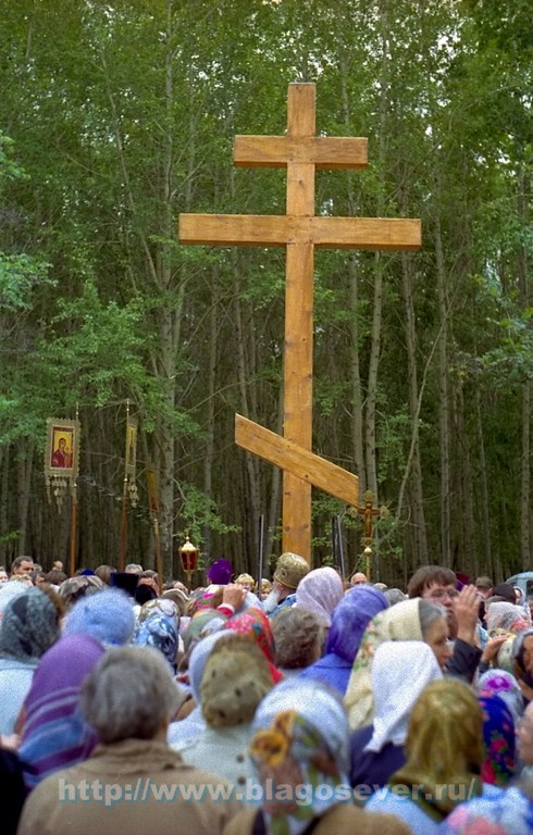 Установка первого Креста, 2000 год