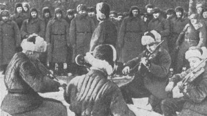 артисты Ленинградского ТЮЗа, эвакуированного в город Березники Пермского края, вспоминали, что местные рабочие называли спектакли «картинами», поскольку ранее им привозили только кинофильмы.
